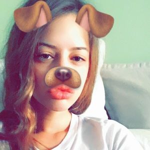 Meet your Posher, Alicia